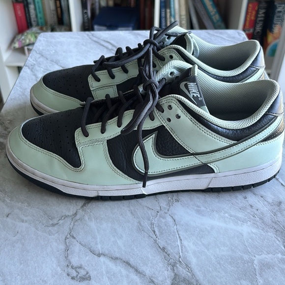 EUC Nike Men's Dunk Low Dark Smoke Grey/Barely Green size 11 FZ1670 - Picture 3 of 9